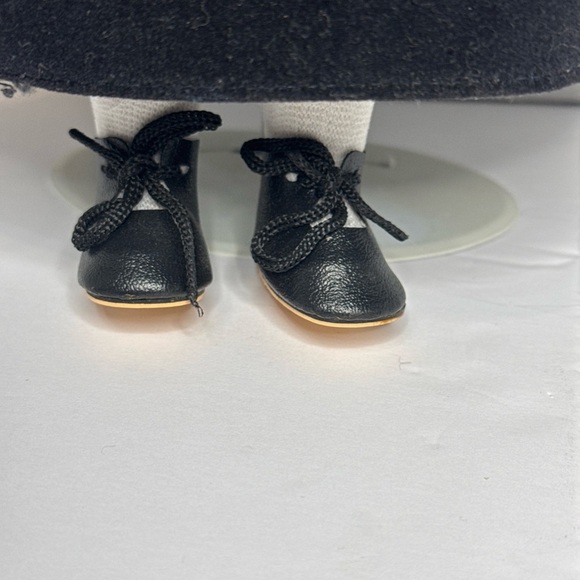 Porcelain‎ Traditional German Girl Doll - Picture 5 of 9